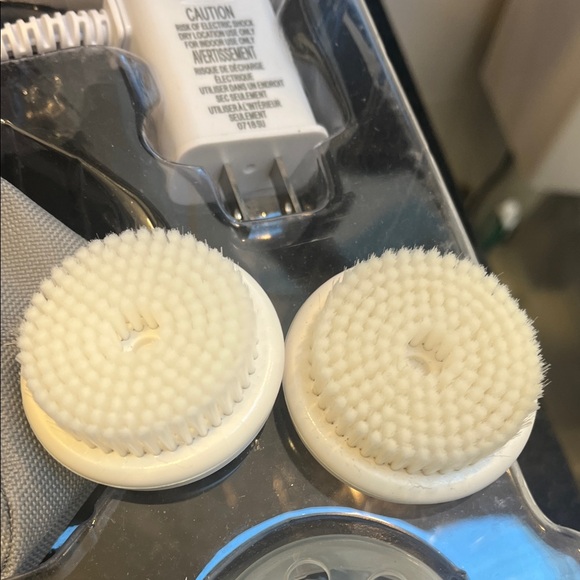 Conair True Glow Sonic Facial Brush - White - Picture 3 of 5